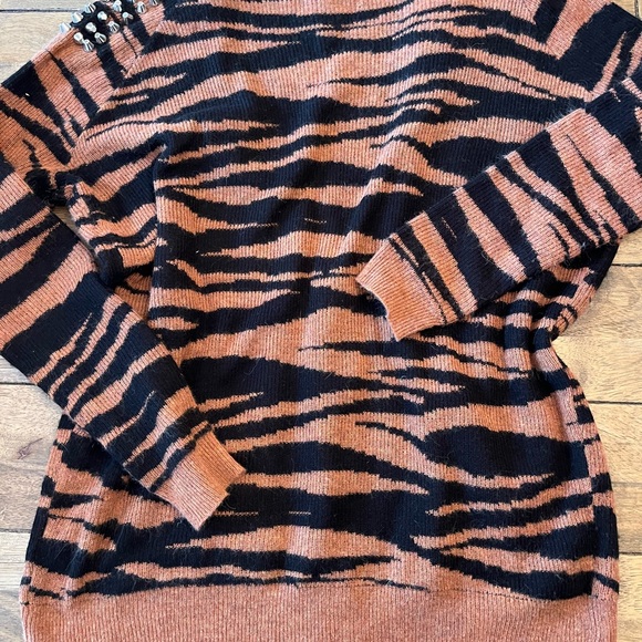Topshop Tiger Cardigan with Spiked Shoulder Details Size 6 - Picture 7 of 10